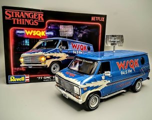 Revell - Stranger Things 1977 GMC Squawk Van 1/25